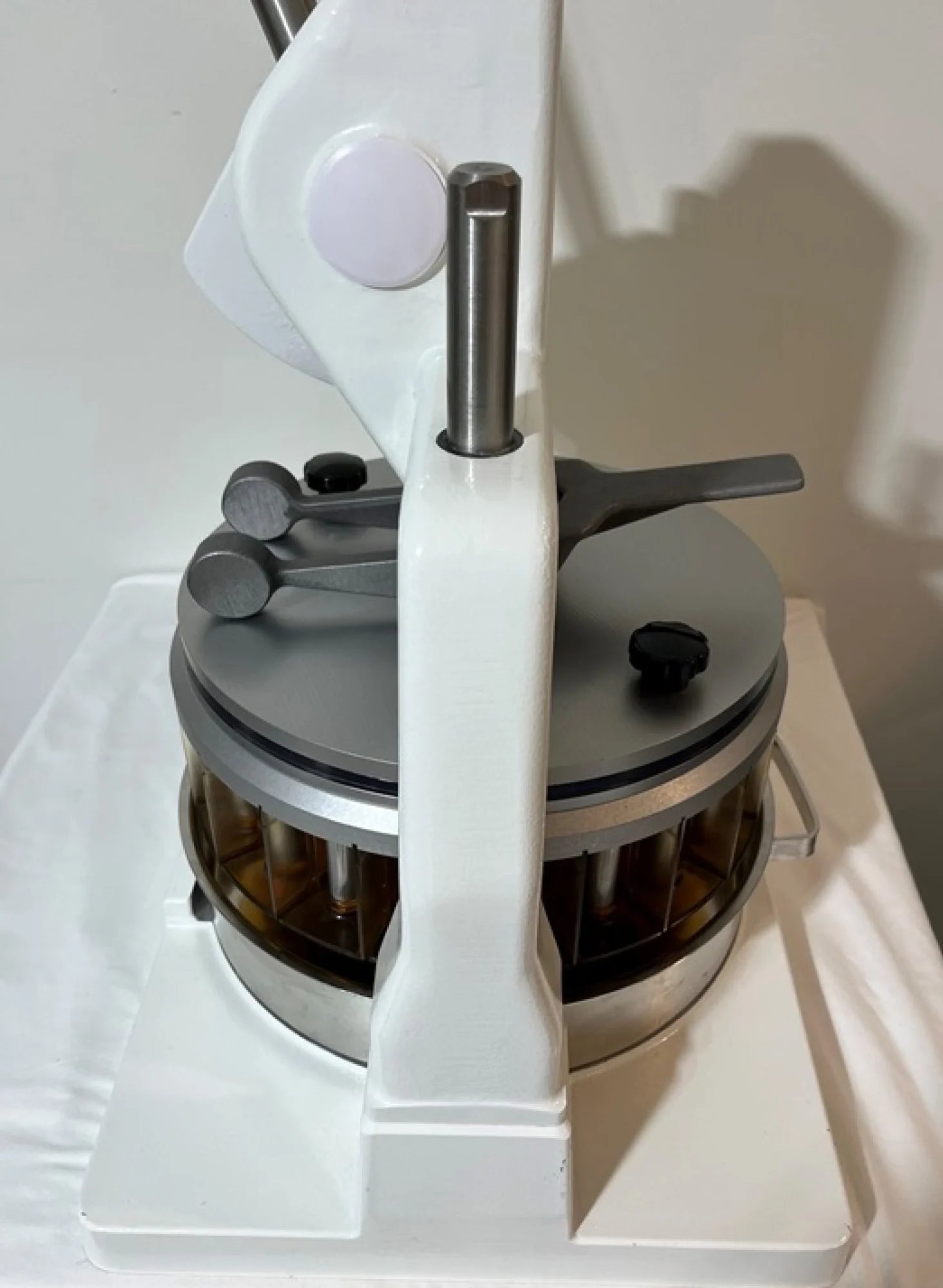 BakeMax BMDMIH18 Commercial Countertop 18-Division Manual Dough Divider (2–8 oz)