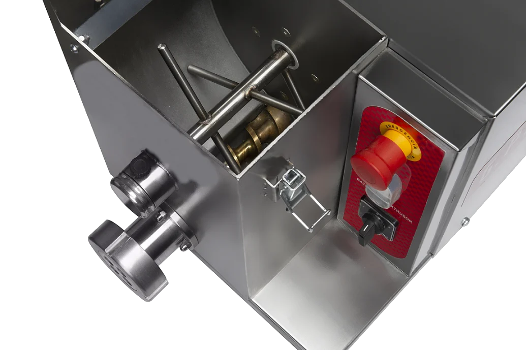BakeMax BMEM010 Countertop Pasta Dough Extruder - 10 kg/hr, 11 lb Capacity, Dual Voltage