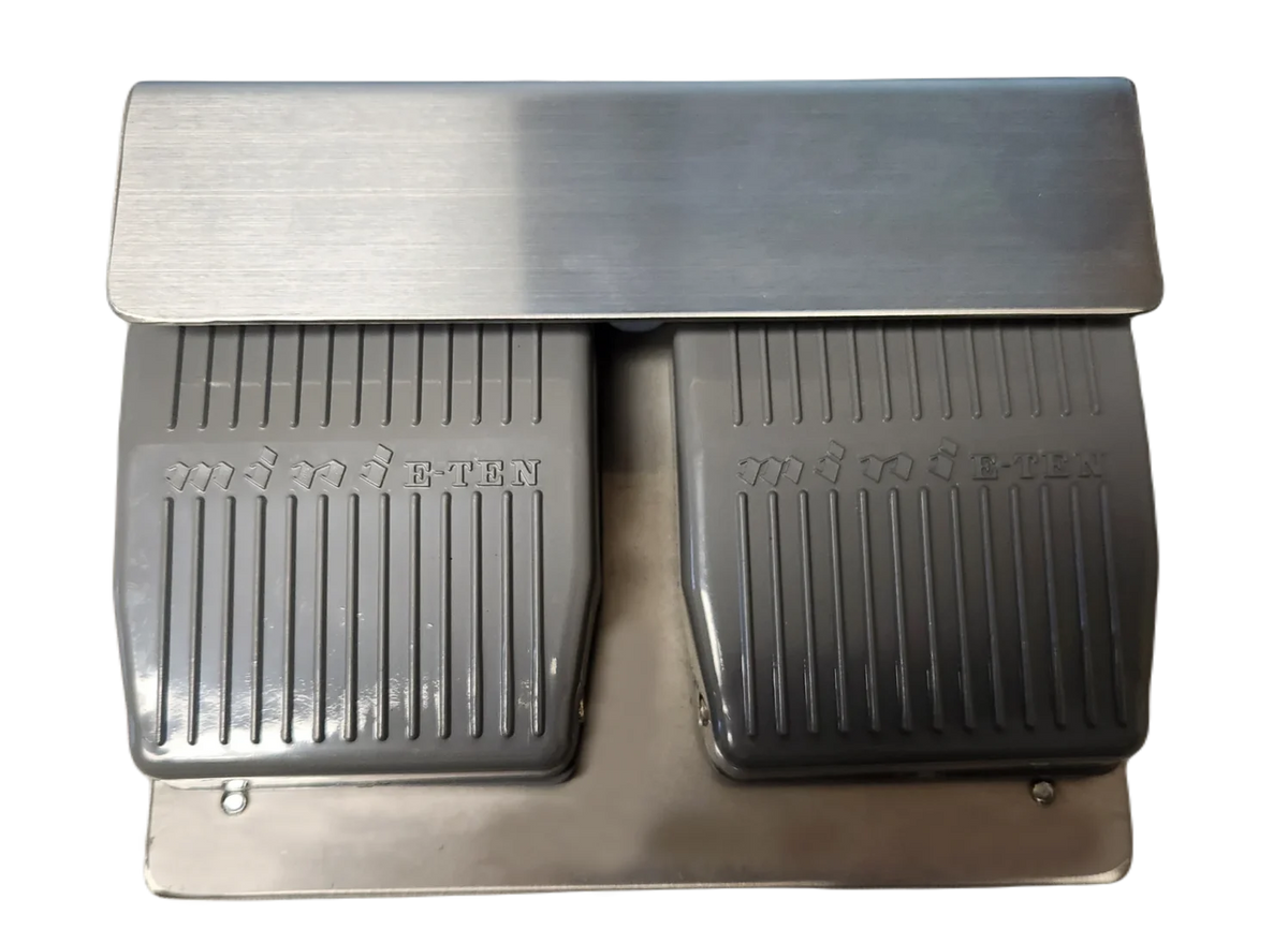 BakeMax BMFRS03 Heavy-Duty 25.6″ Wide Floor Model Reversible Dough Sheeter