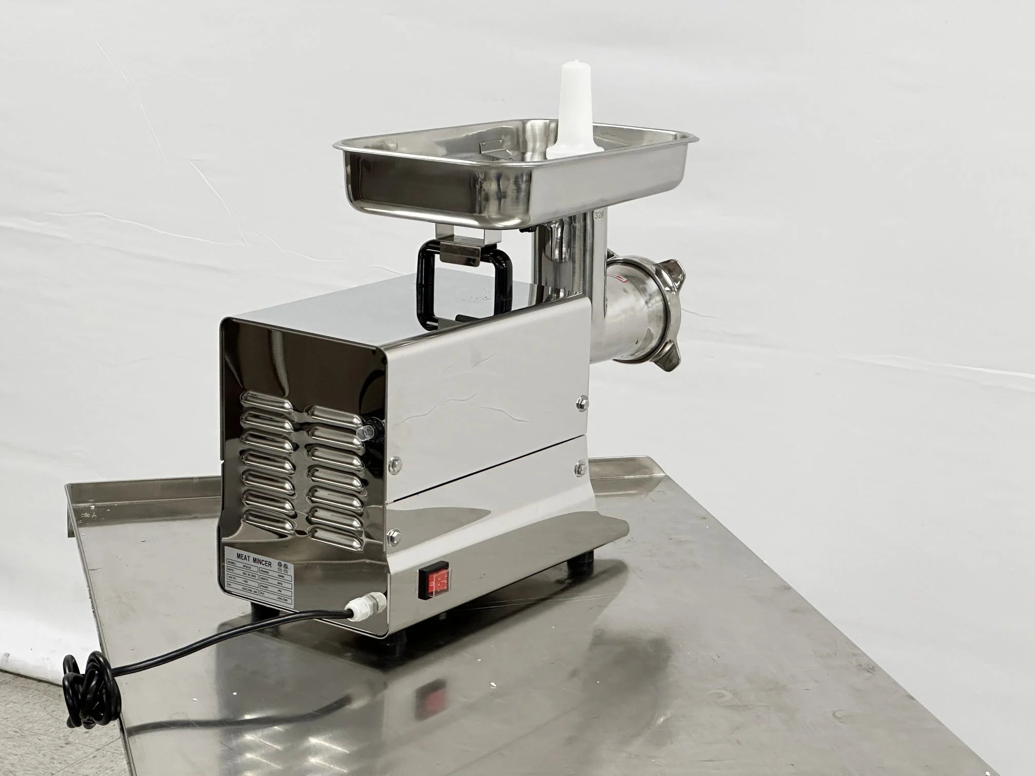 BakeMax BMMG005 Titan Series 2HP Electric Countertop Meat Grinder - 1100 lbs/hr