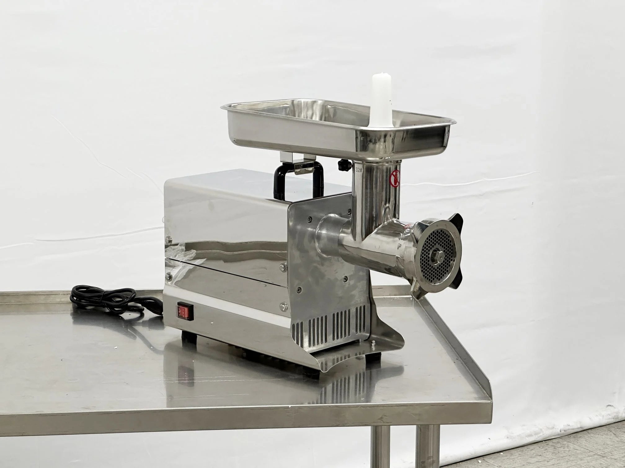 BakeMax BMMG005 Titan Series 2HP Electric Countertop Meat Grinder - 1100 lbs/hr