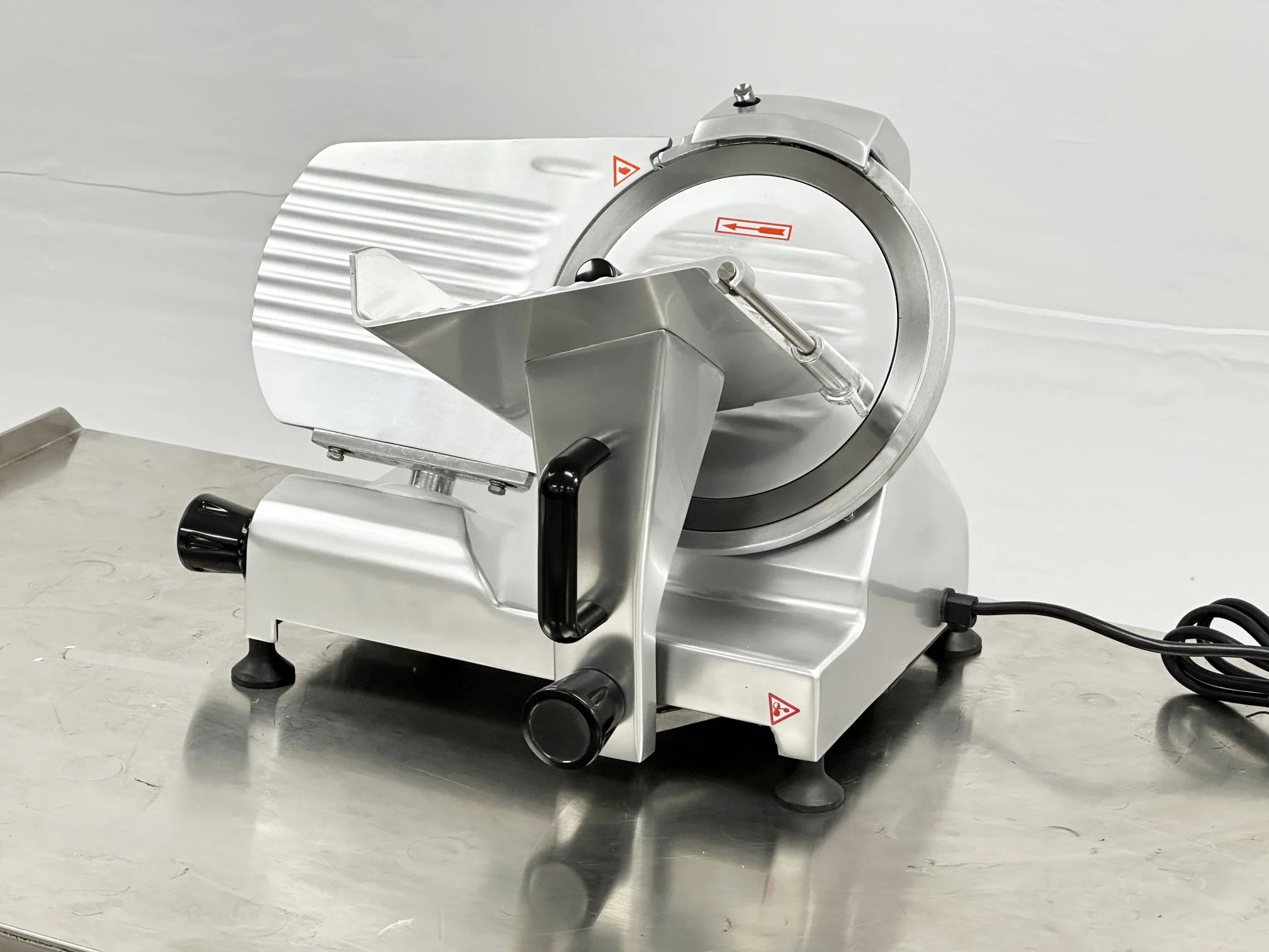 BakeMax BMMSM08 Commercial Countertop Gravity Feed 8" Meat Slicer (120V)