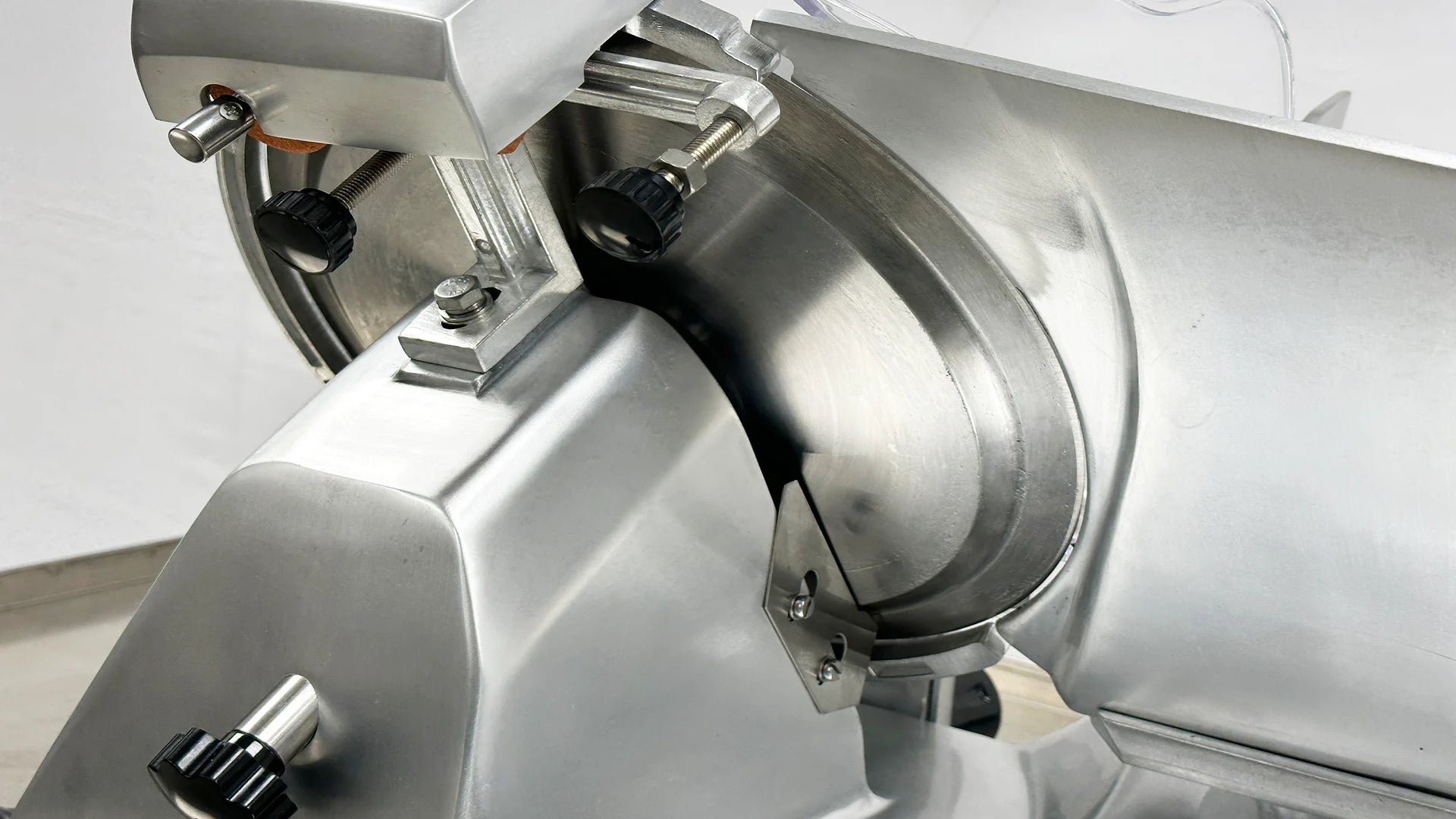 BakeMax BMMSM08 Commercial Countertop Gravity Feed 8" Meat Slicer (120V)
