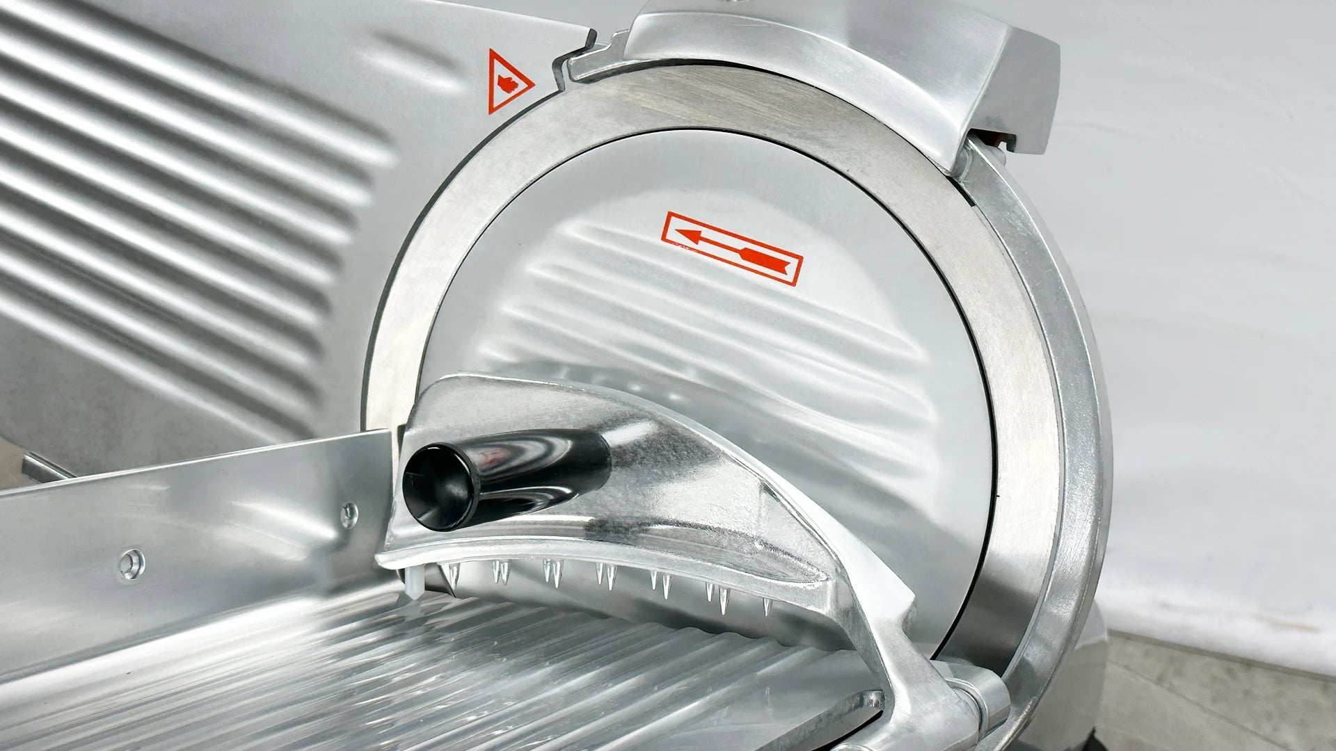 BakeMax BMMSM10 Commercial Countertop Gravity Feed 10" Meat Slicer, 120V