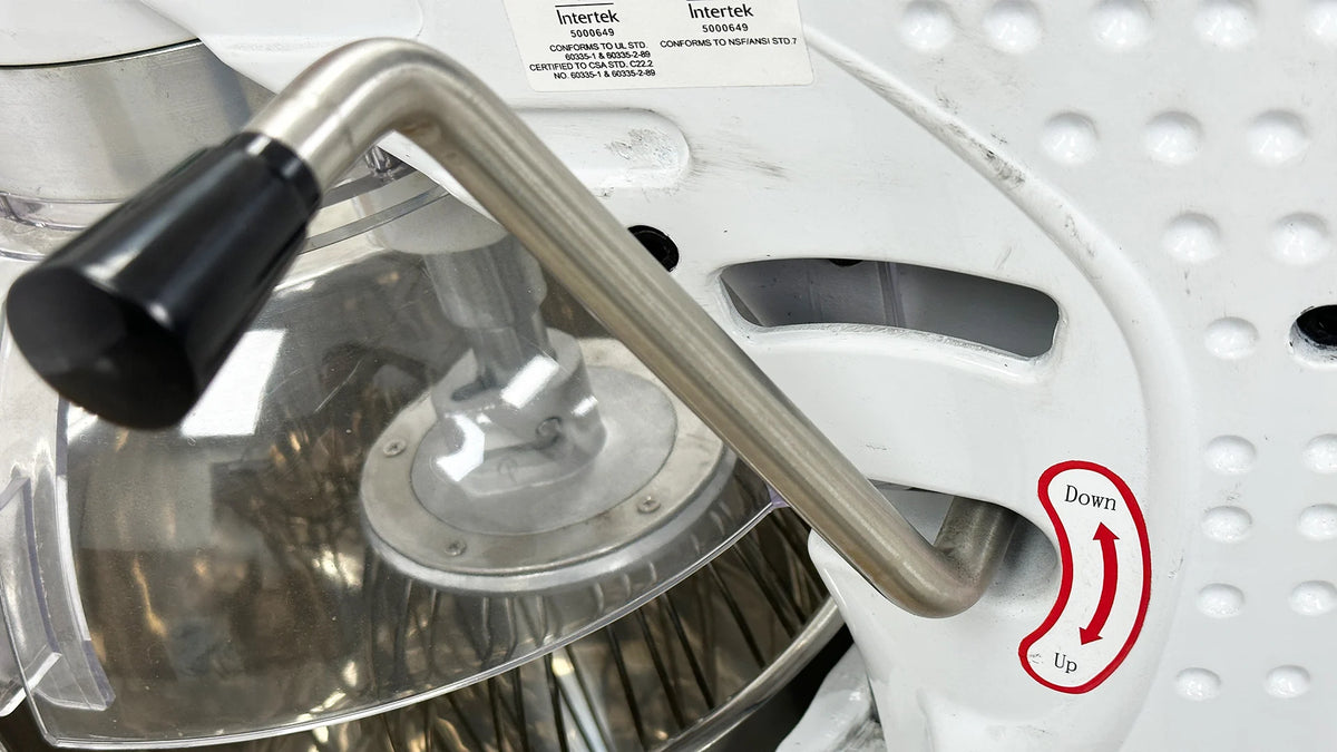BakeMax BMPME30 Floor Model Economy 30-Quart 3-Speed Gear Driven Planetary Mixer