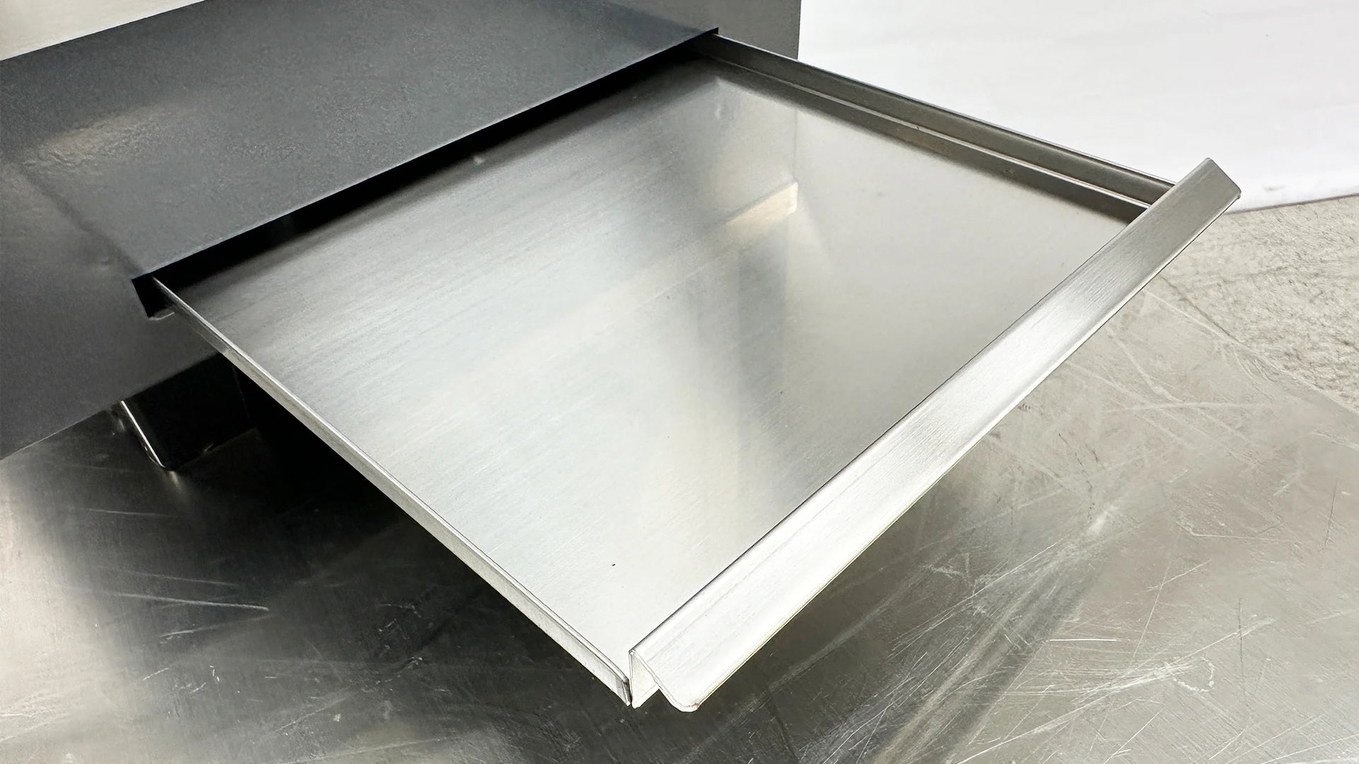 BakeMax BMTSC27 Titan Series 27" Countertop Electric Heated Display Case