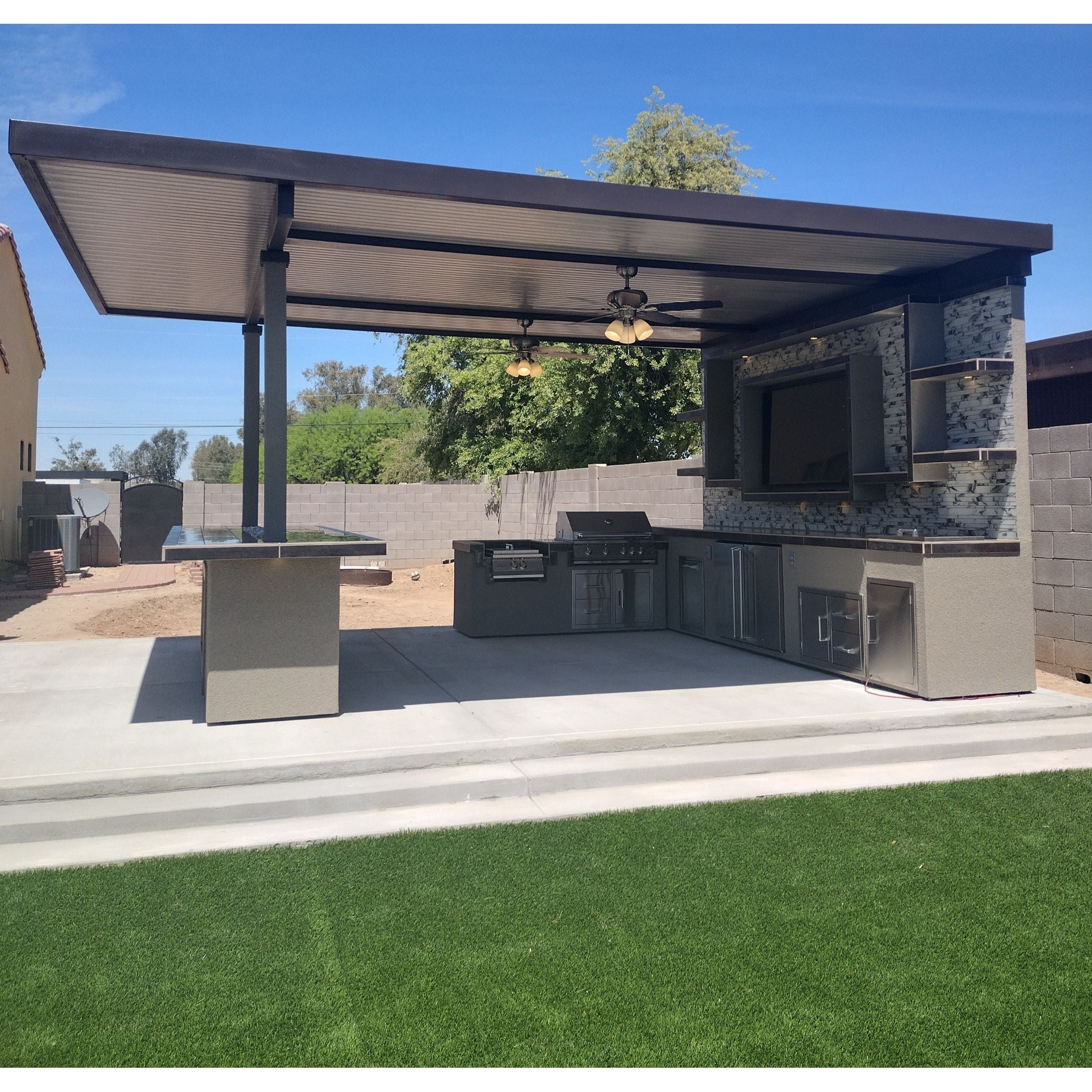 KoKoMo Outdoor Kitchen Montego Model BBQ Island BBQ Grill